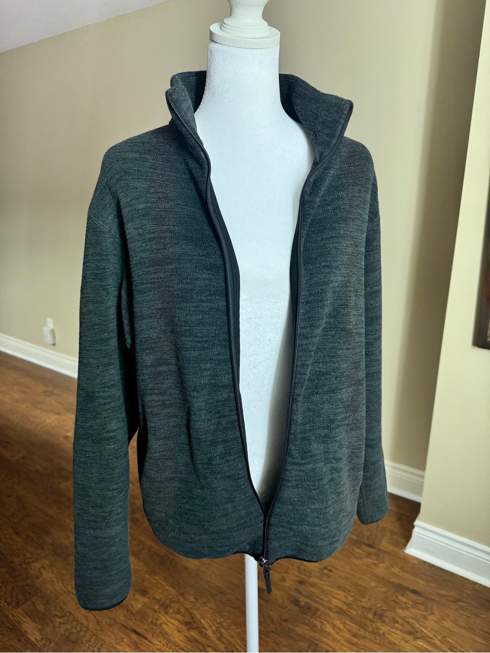 Uniqlo gray fleece zip up